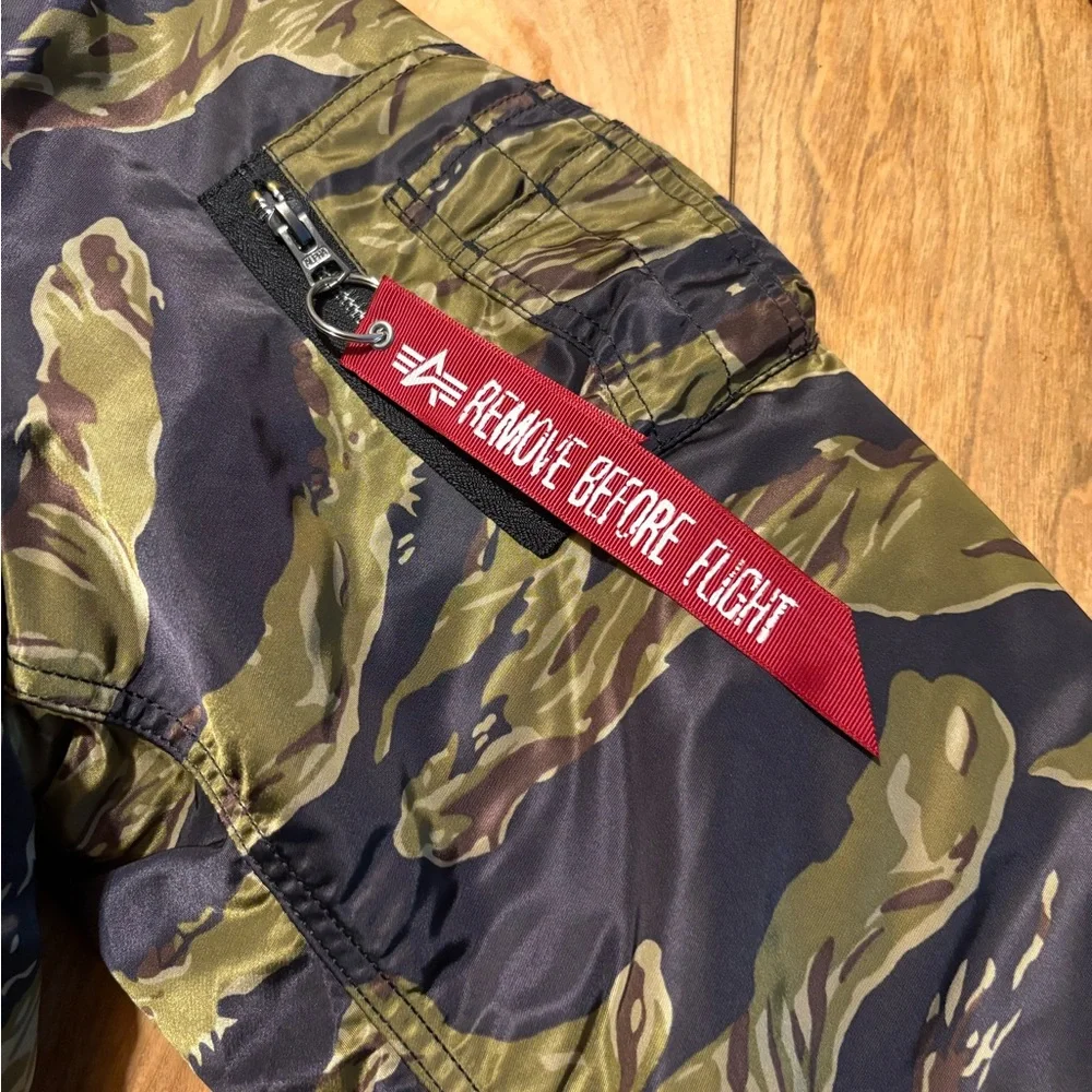 Alpha Industries Men’s Camo Bomber Jacket in Olive & Black - Picture 3 of 13